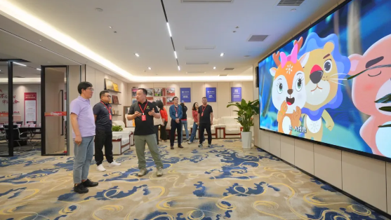 高途创始人、董事长兼CEO陈向东先生一行莅临PA视讯体育参观、交流