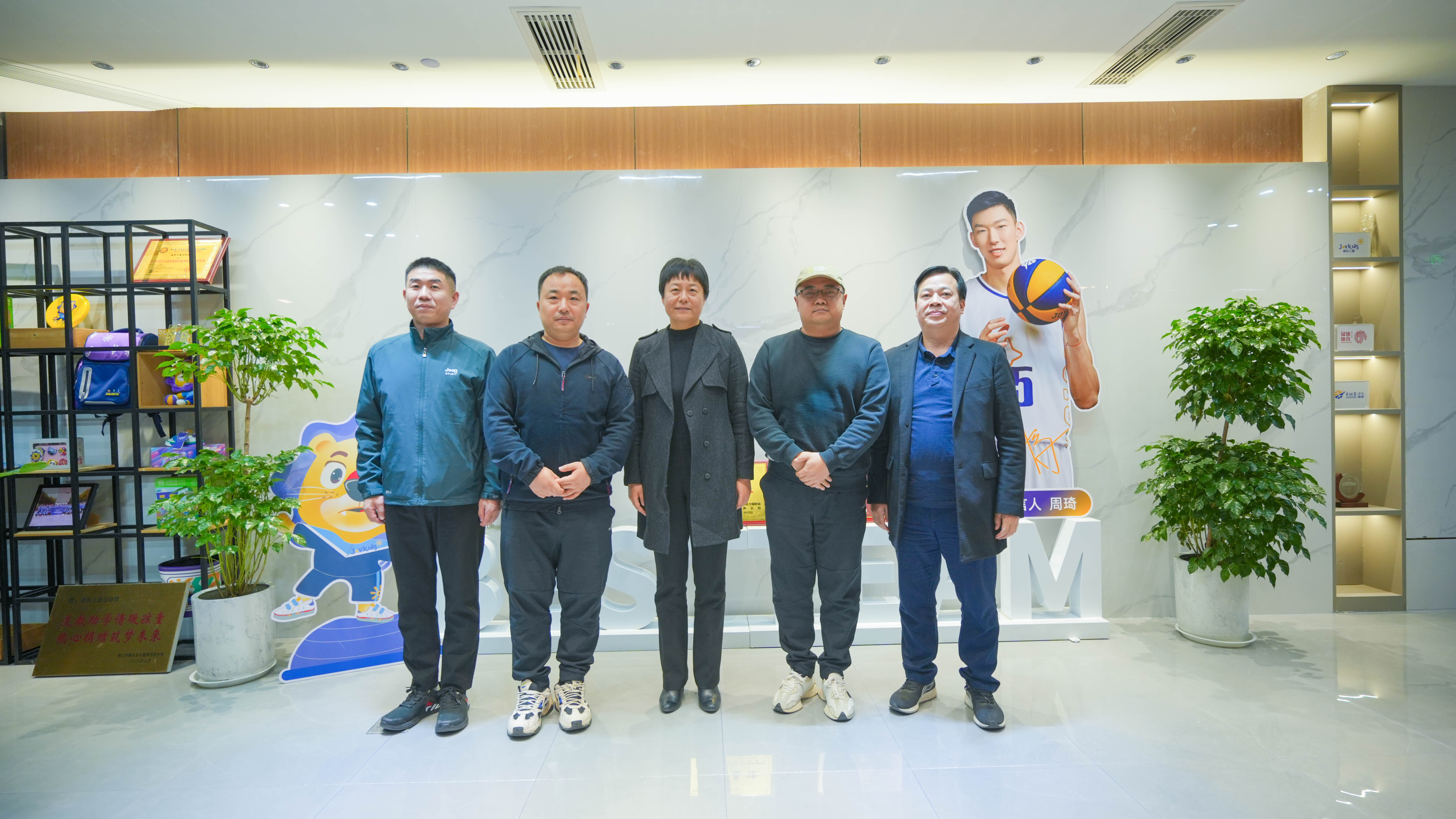 郑州市体育局党委书记、局长李雅一行，莅临PA视讯体育调研指导